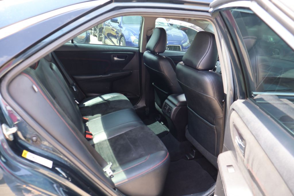 2017 Toyota Camry Image 41