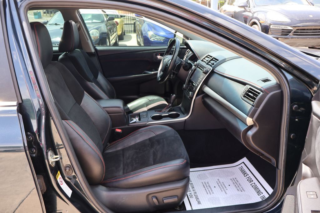 2017 Toyota Camry Image 43
