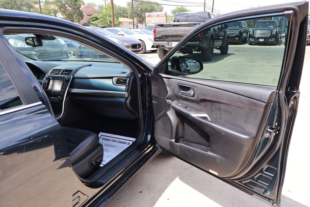 2017 Toyota Camry Image 44