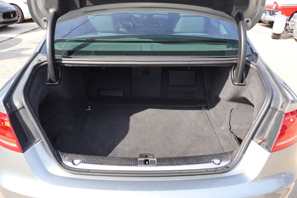 2012 Audi A8 Image 10