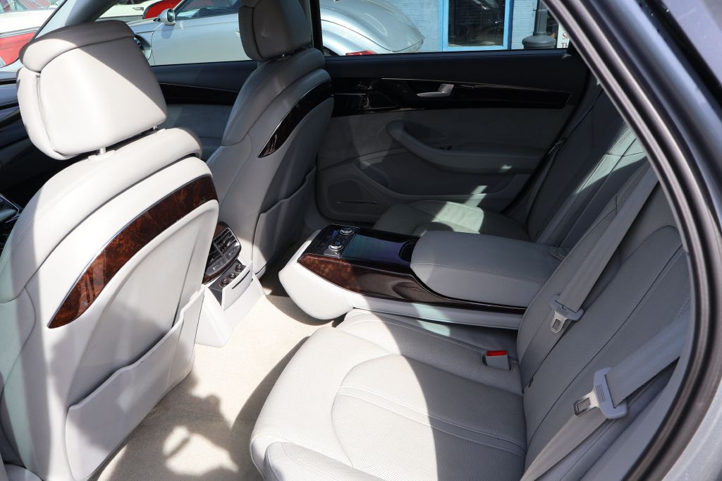 2012 Audi A8 Image 17