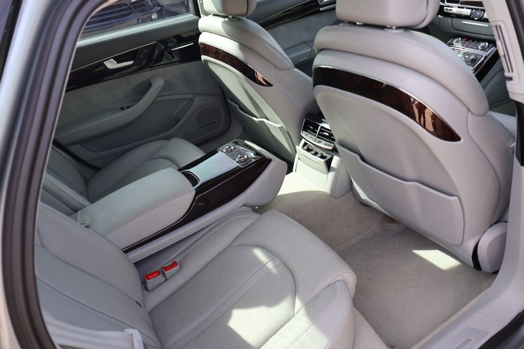 2012 Audi A8 Image 19