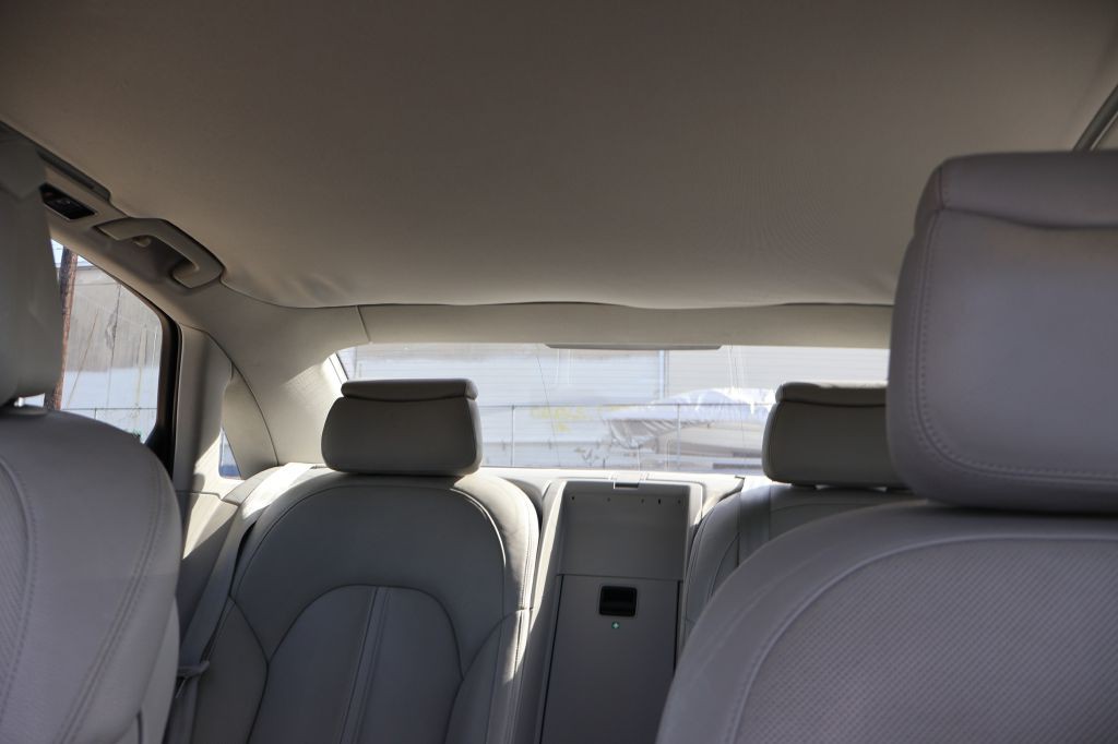 2012 Audi A8 Image 30