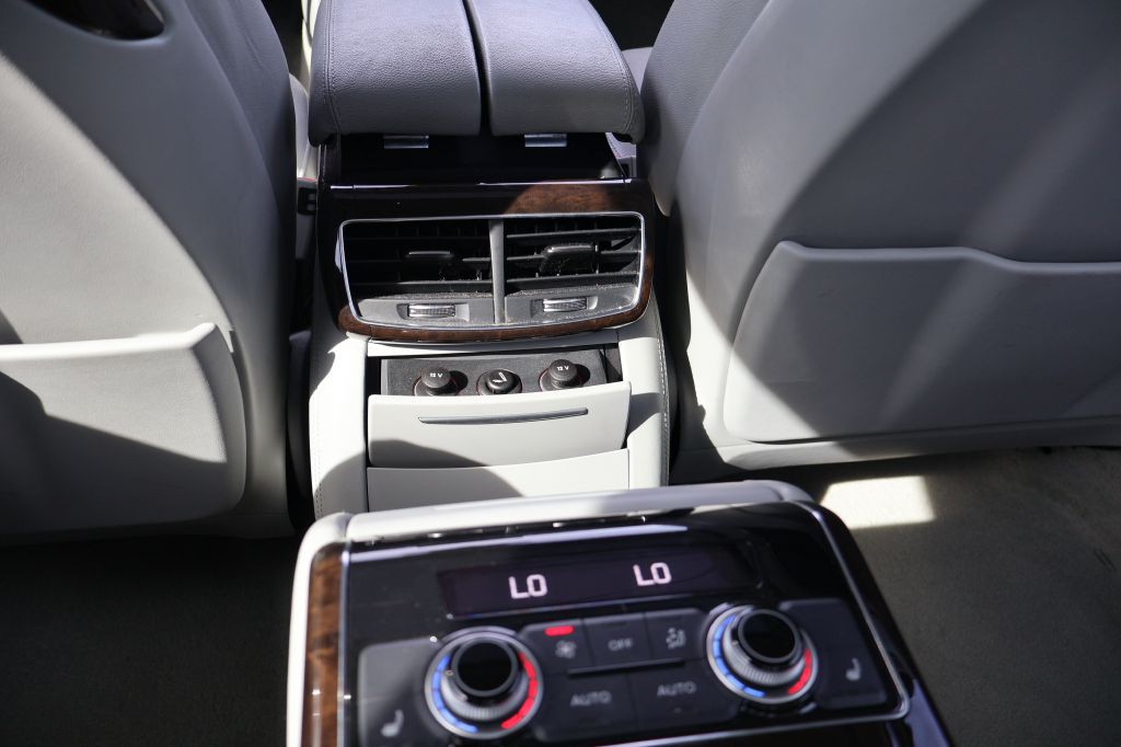 2012 Audi A8 Image 34