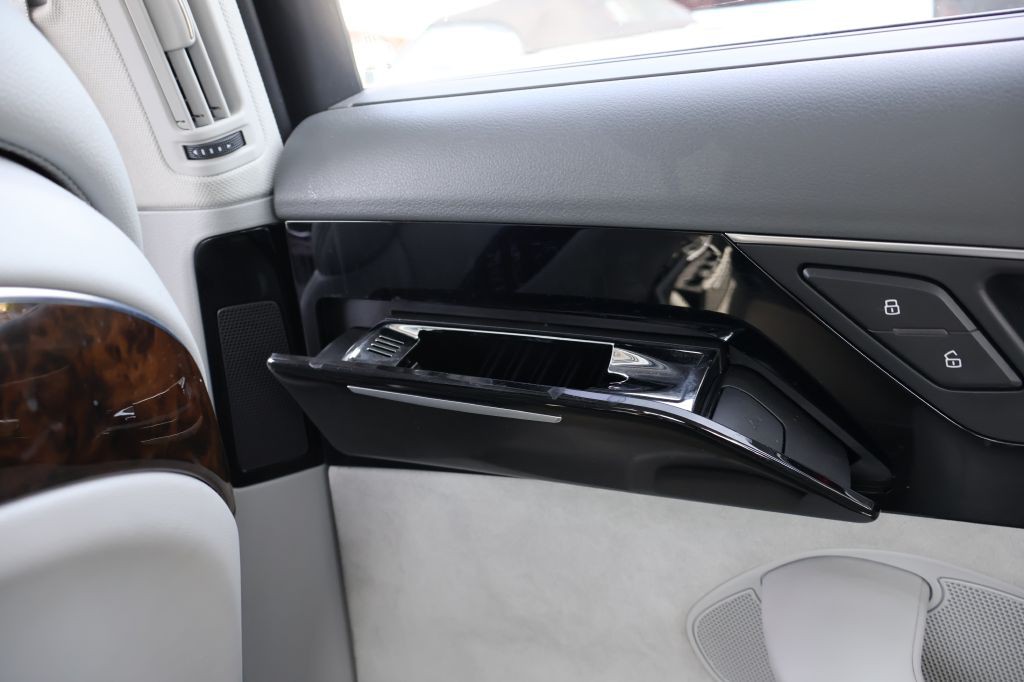 2012 Audi A8 Image 37