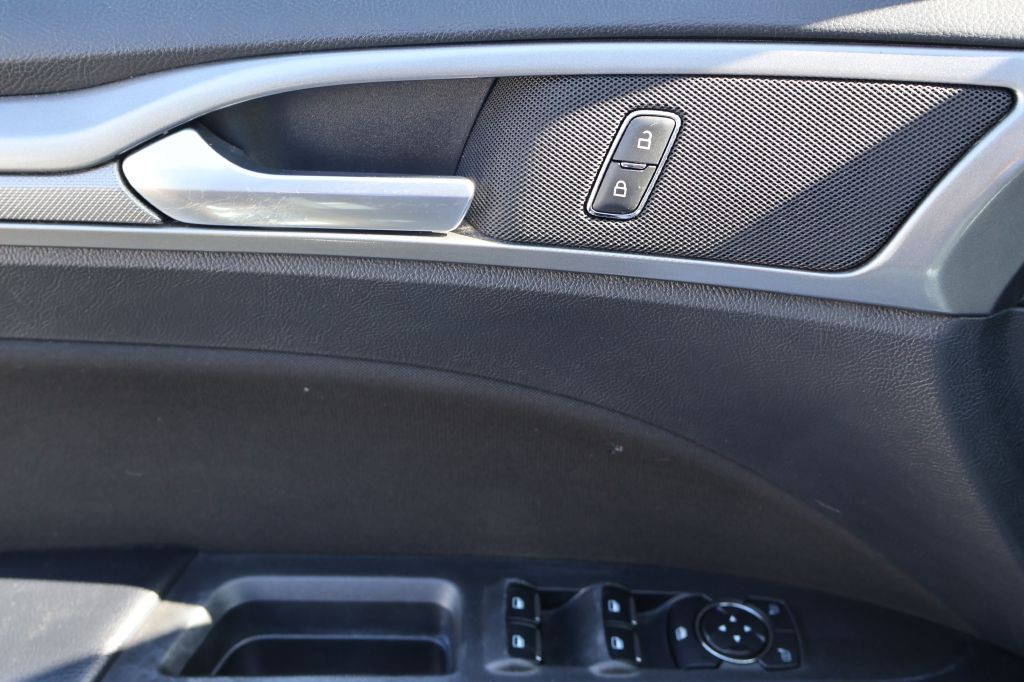 2019 Ford Fusion Image 27