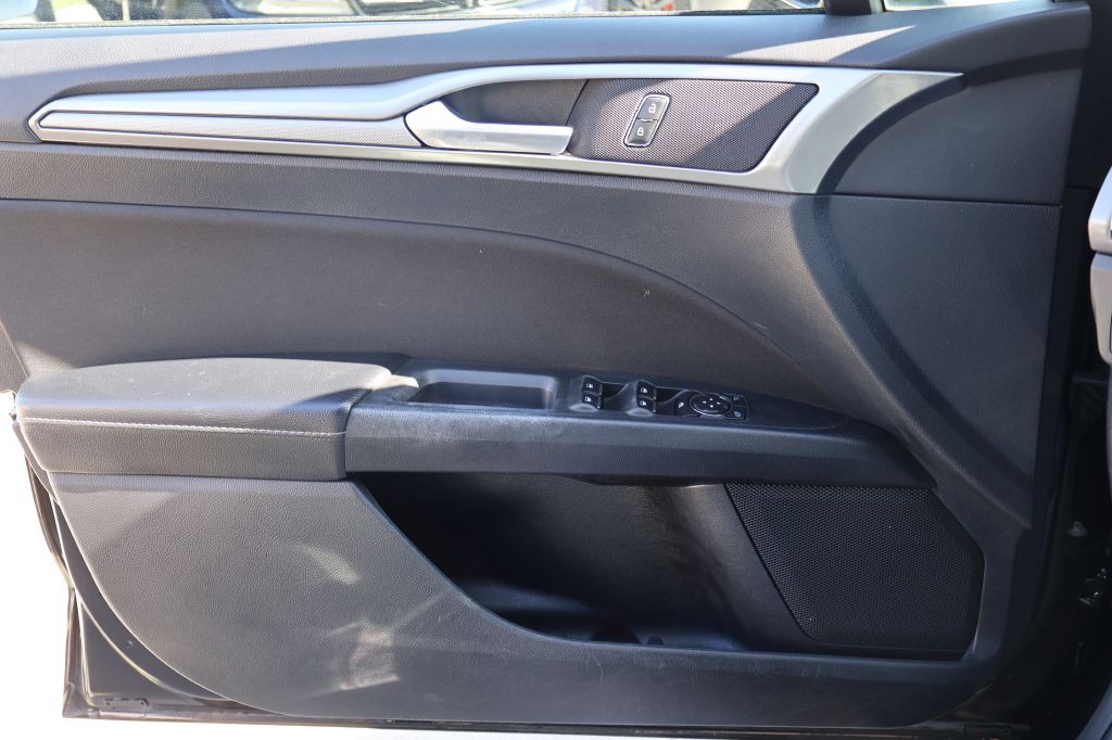 2019 Ford Fusion Image 28
