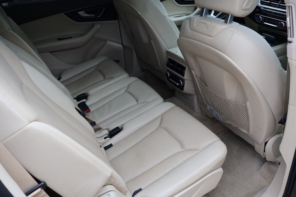 2017 Audi Q7 Image 32