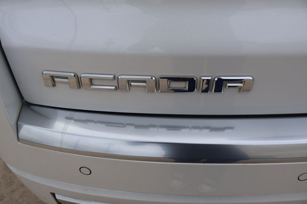 2016 GMC Acadia Image 13