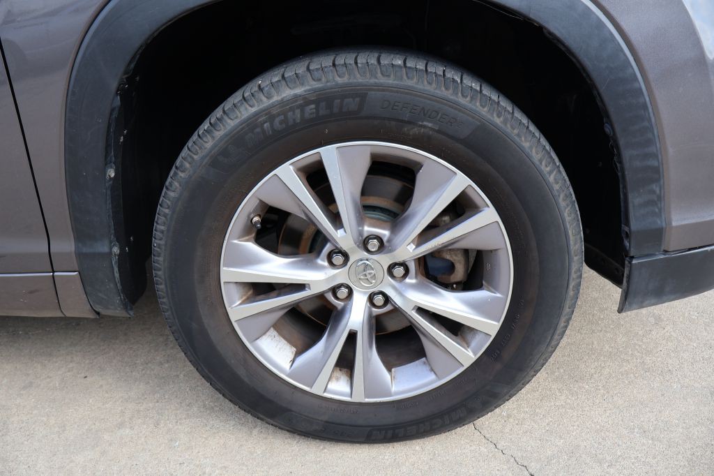 2015 Toyota Highlander Image 9
