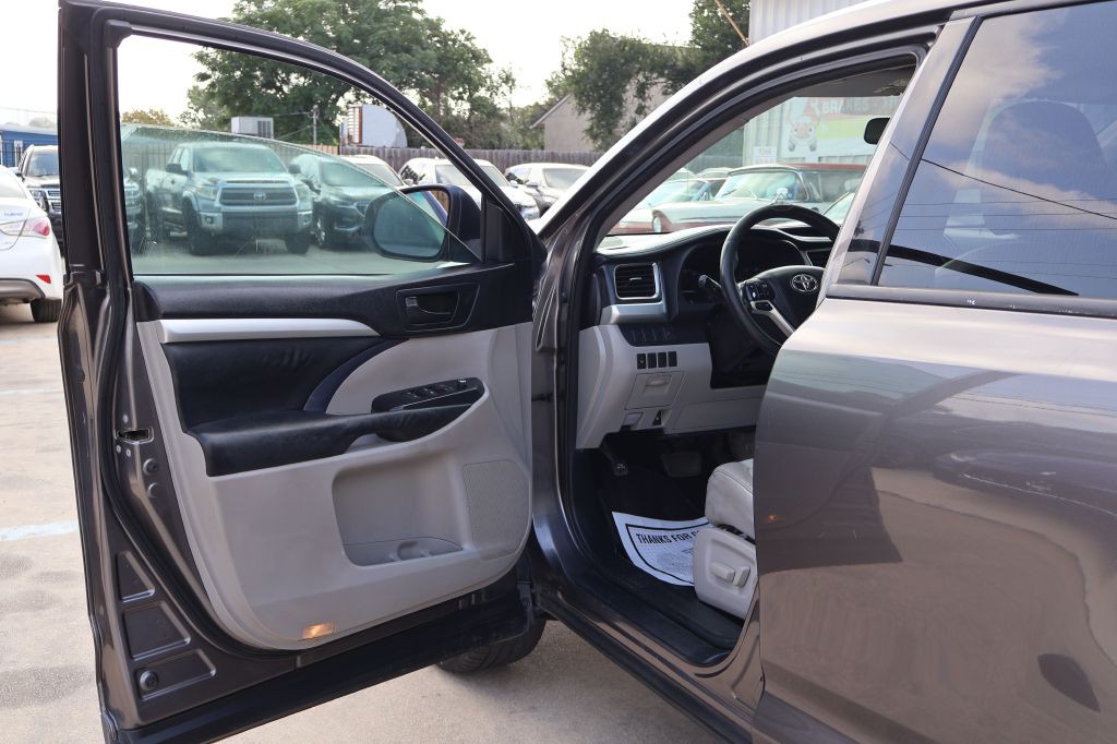 2015 Toyota Highlander Image 24