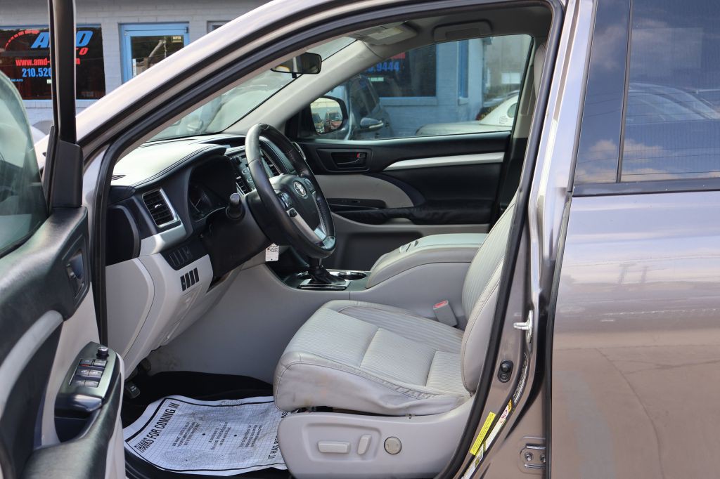 2015 Toyota Highlander Image 25