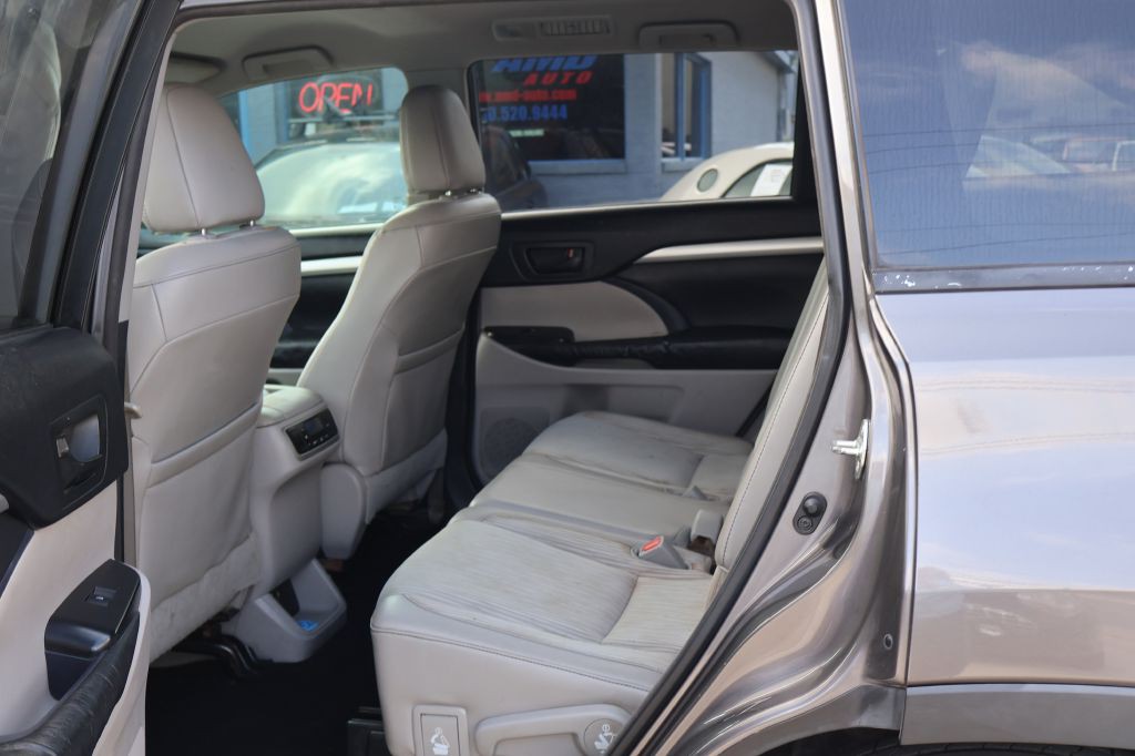 2015 Toyota Highlander Image 27