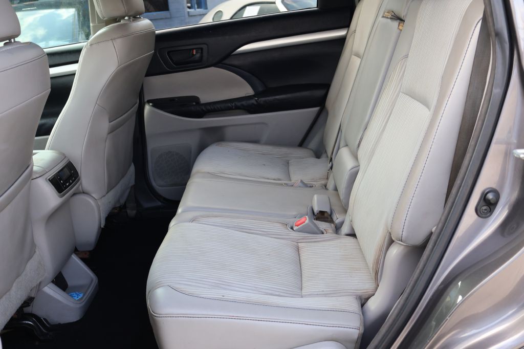2015 Toyota Highlander Image 28