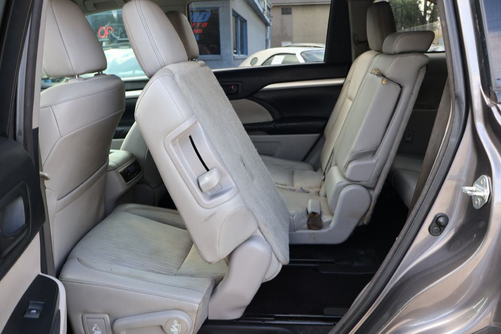 2015 Toyota Highlander Image 29