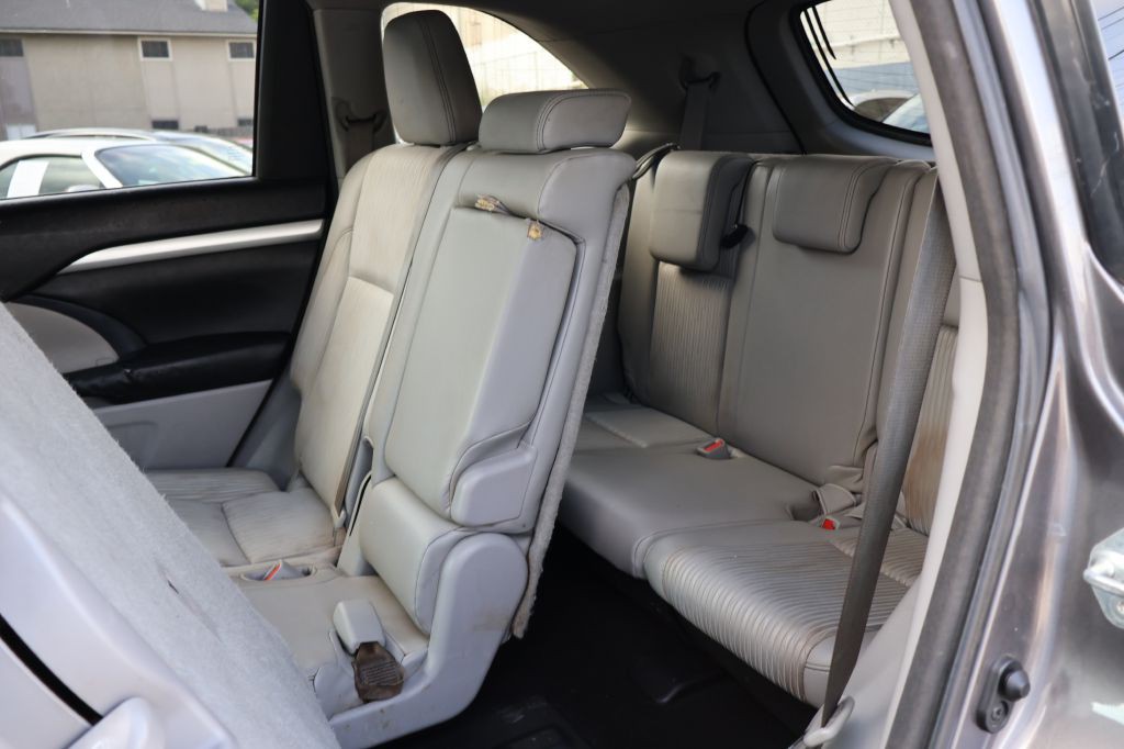 2015 Toyota Highlander Image 30