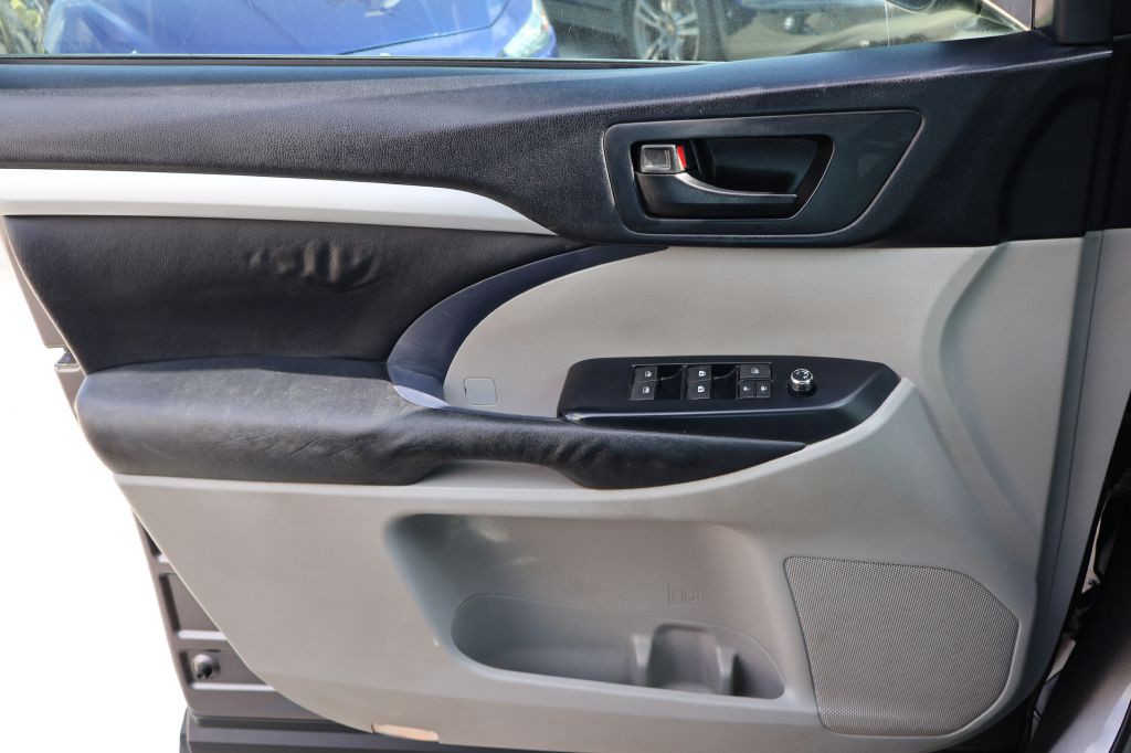 2015 Toyota Highlander Image 36