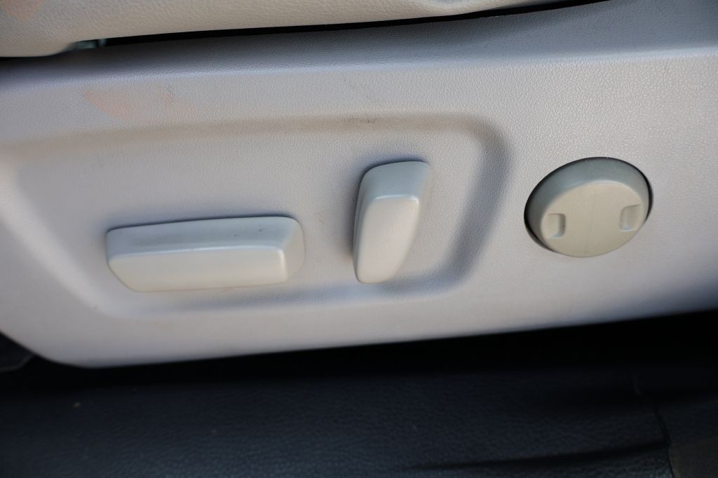 2015 Toyota Highlander Image 37