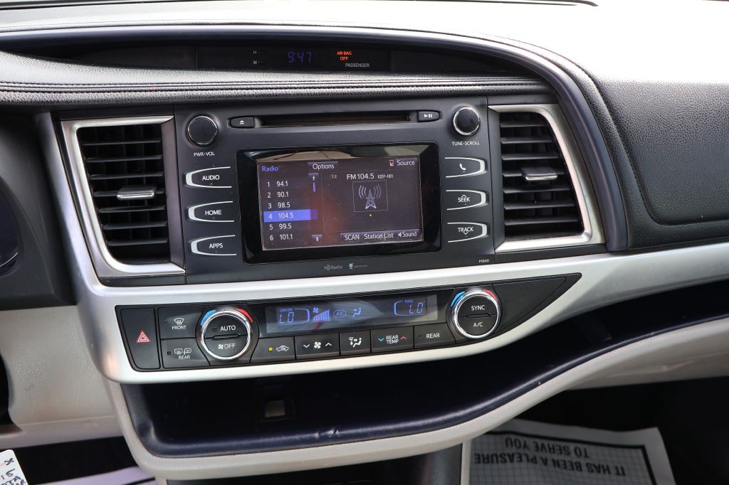 2015 Toyota Highlander Image 38