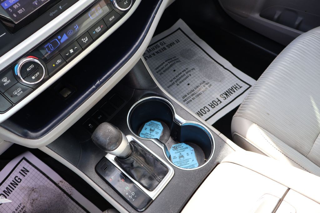 2015 Toyota Highlander Image 41