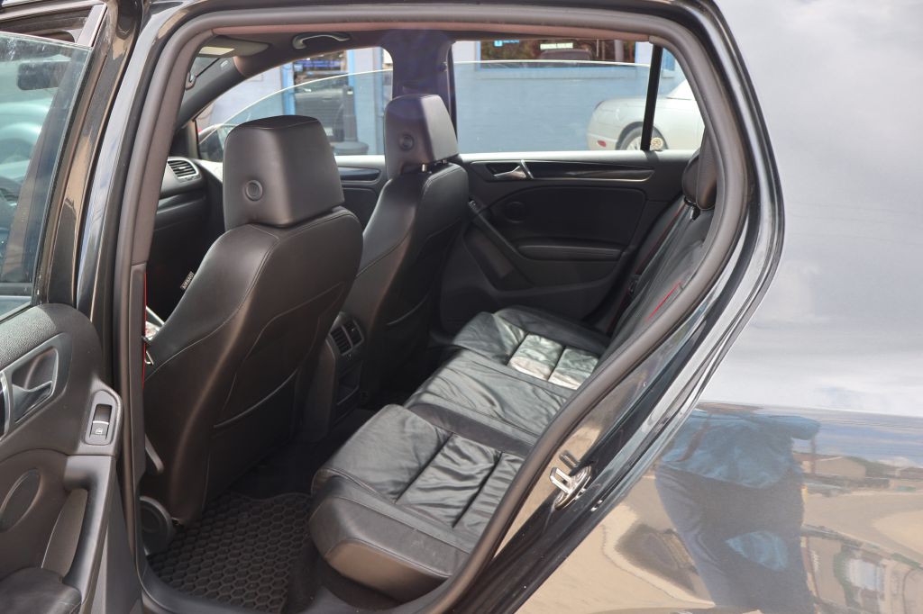 2013 Volkswagen GTI Image 23