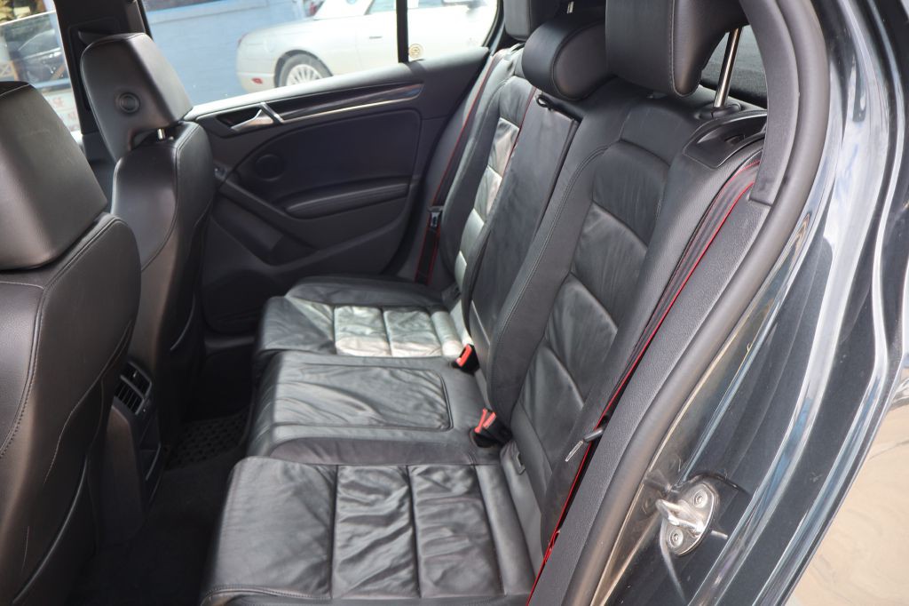 2013 Volkswagen GTI Image 24