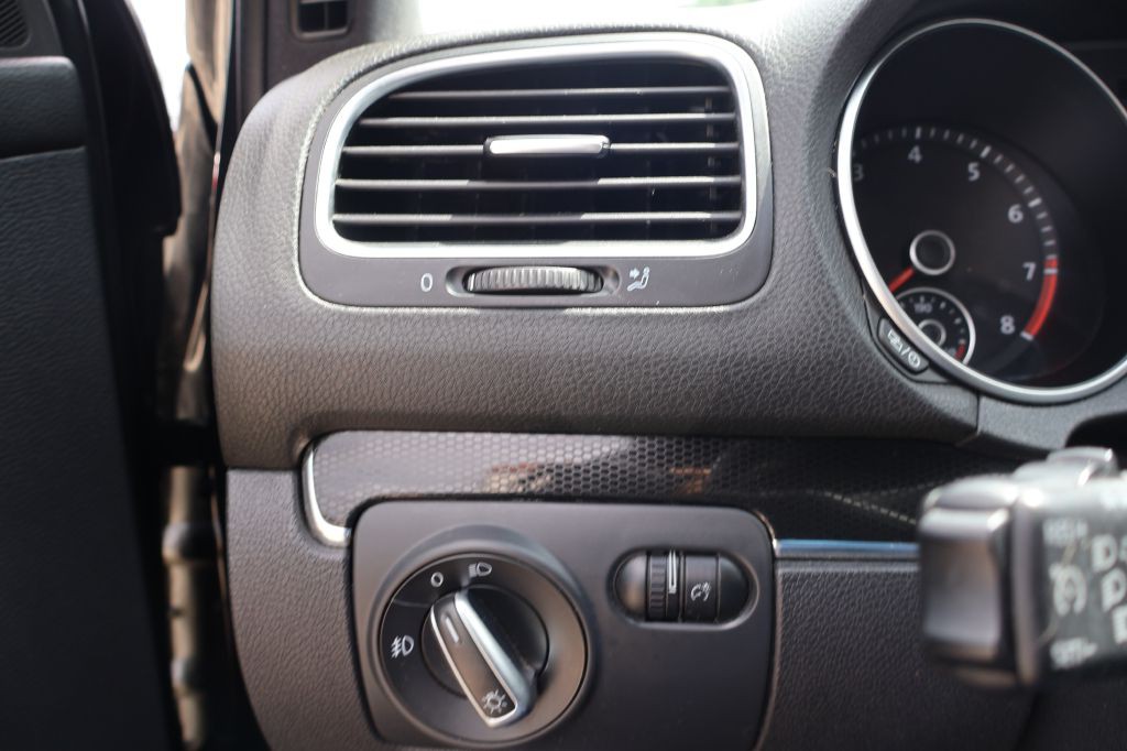 2013 Volkswagen GTI Image 28
