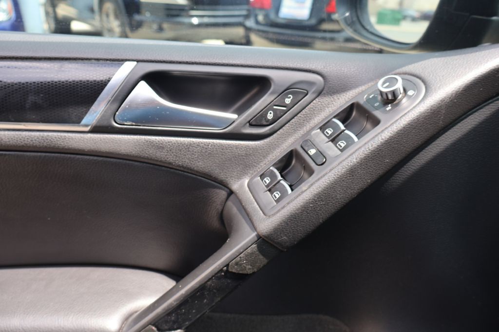 2013 Volkswagen GTI Image 29