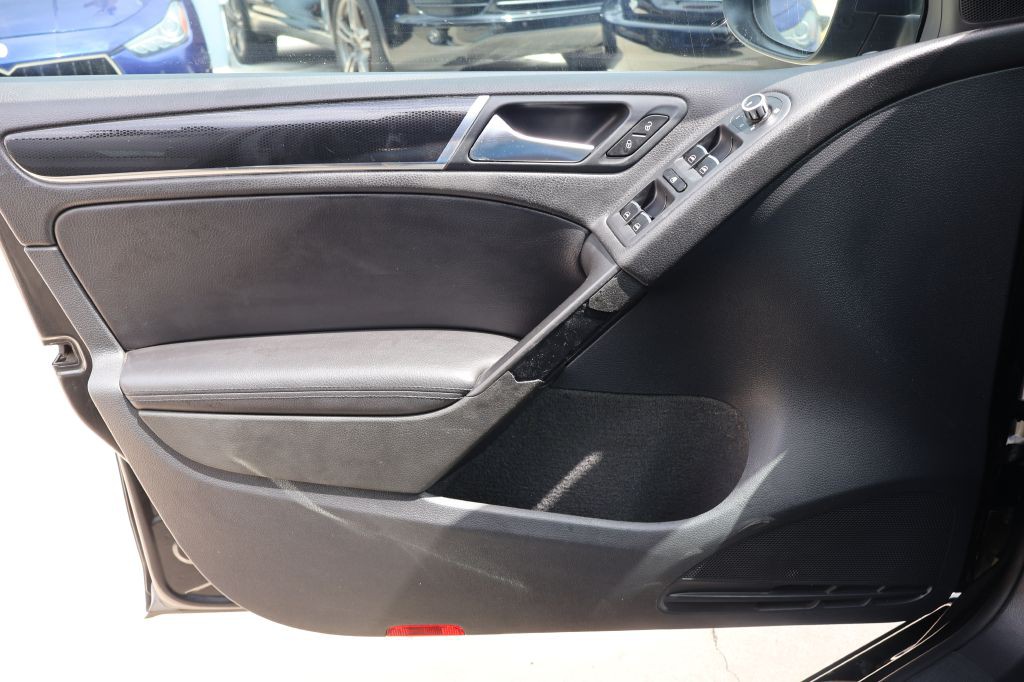 2013 Volkswagen GTI Image 30