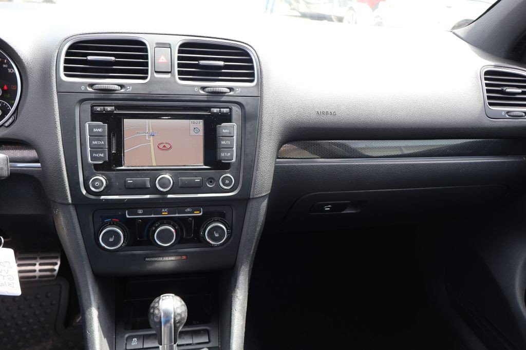2013 Volkswagen GTI Image 32