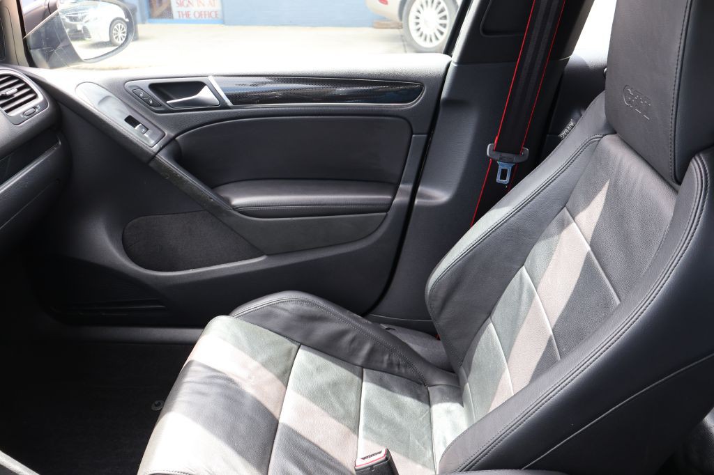 2013 Volkswagen GTI Image 35