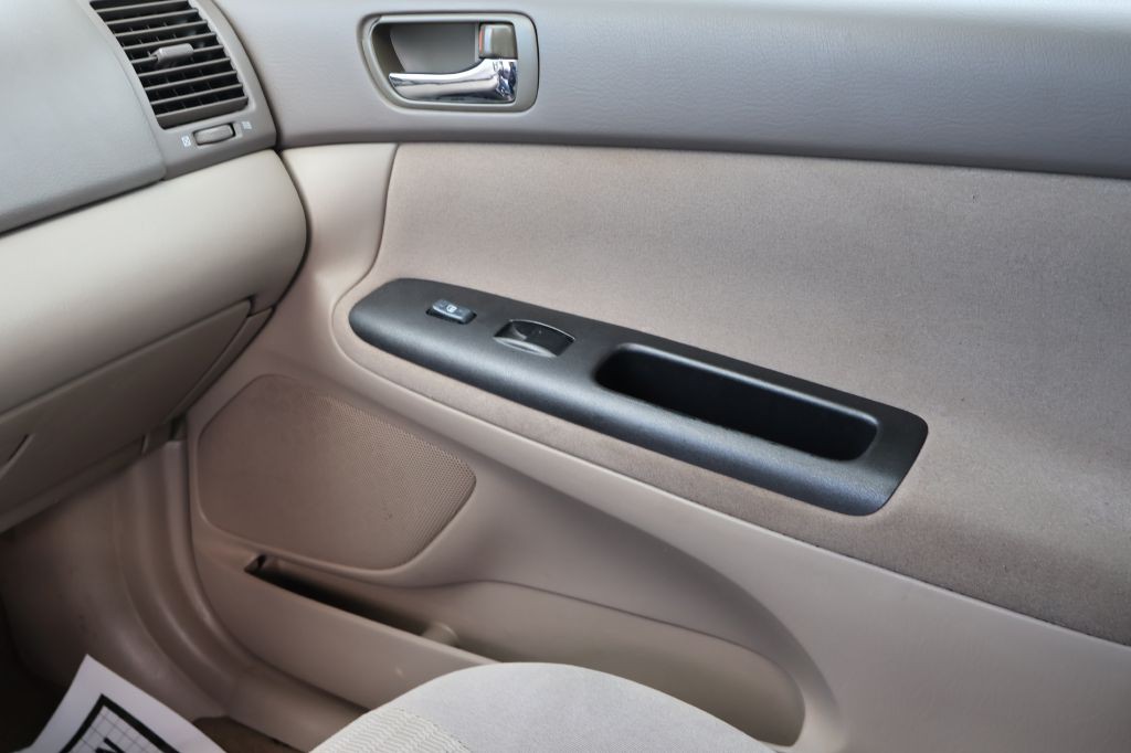 2005 Toyota Camry Image 23