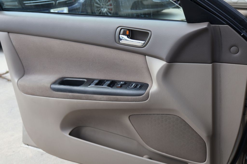 2005 Toyota Camry Image 24