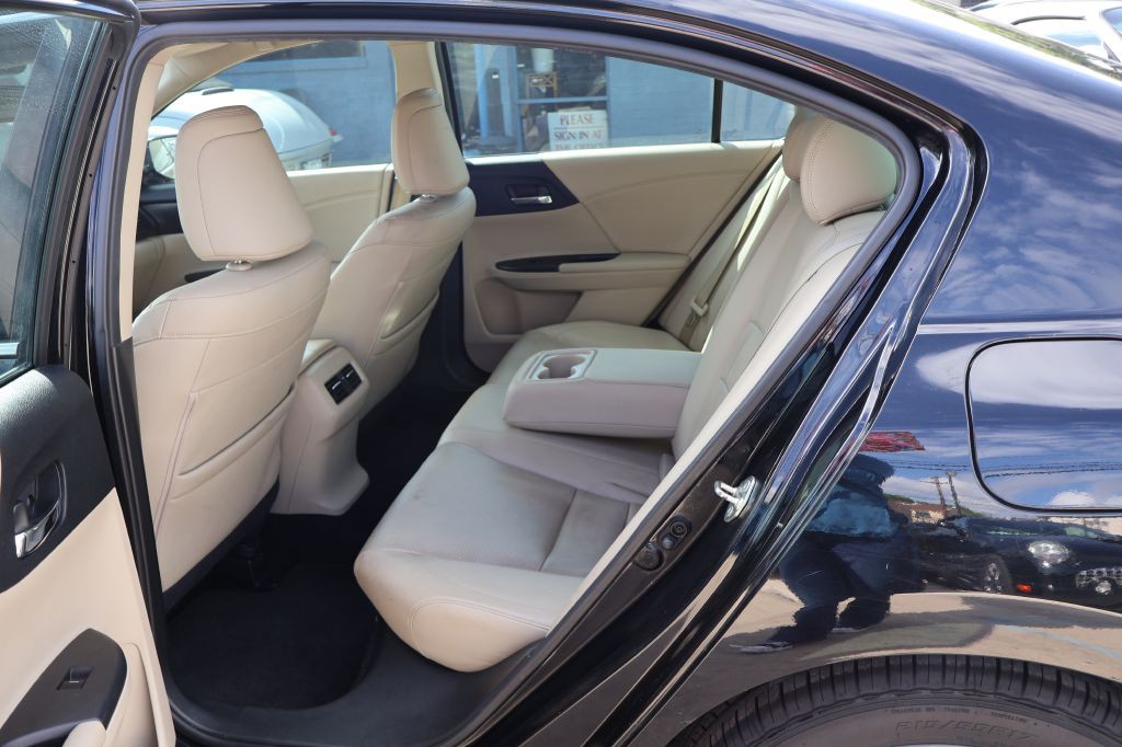 2015 Honda Accord Image 23