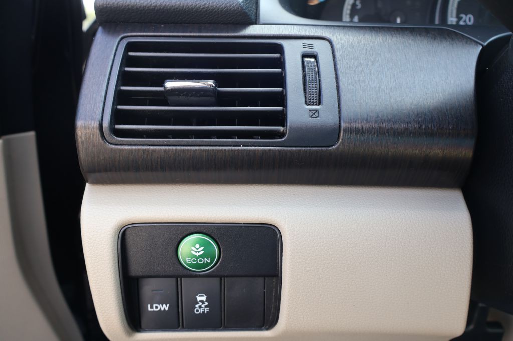2015 Honda Accord Image 27