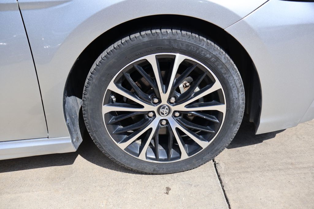 2018 Toyota Camry Image 9