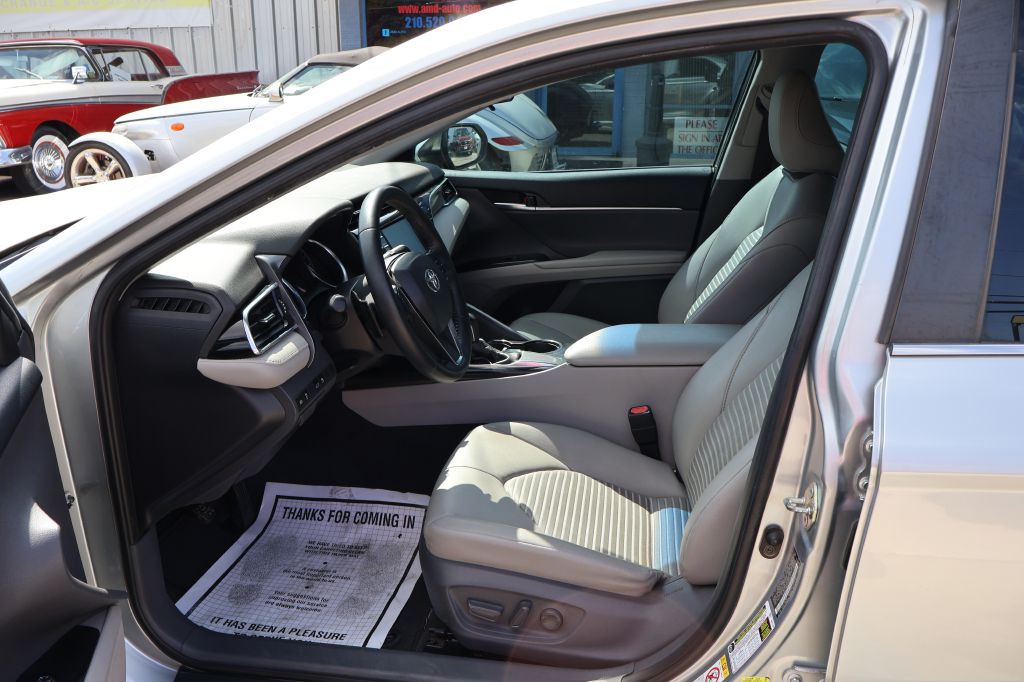 2018 Toyota Camry Image 17