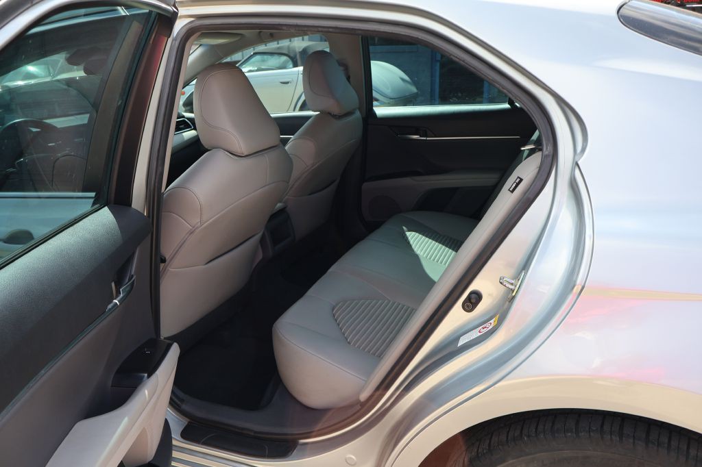 2018 Toyota Camry Image 19