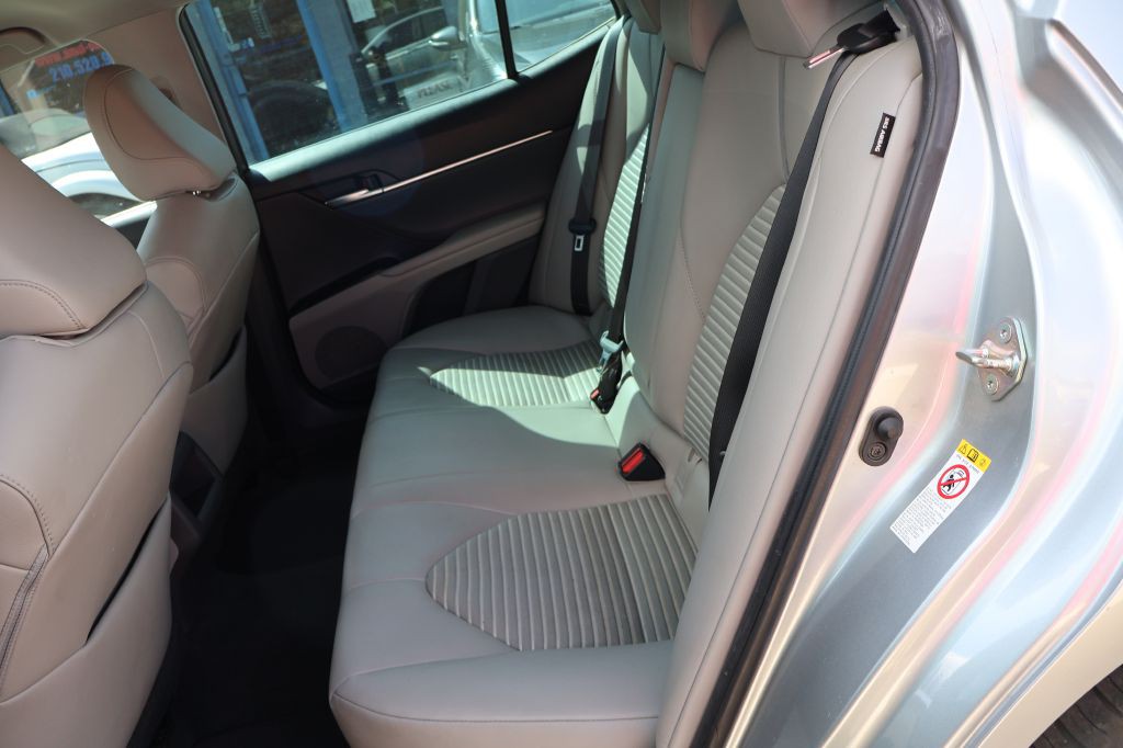 2018 Toyota Camry Image 20