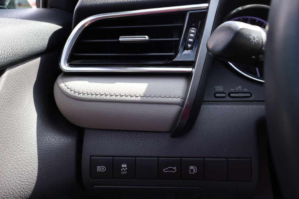 2018 Toyota Camry Image 23