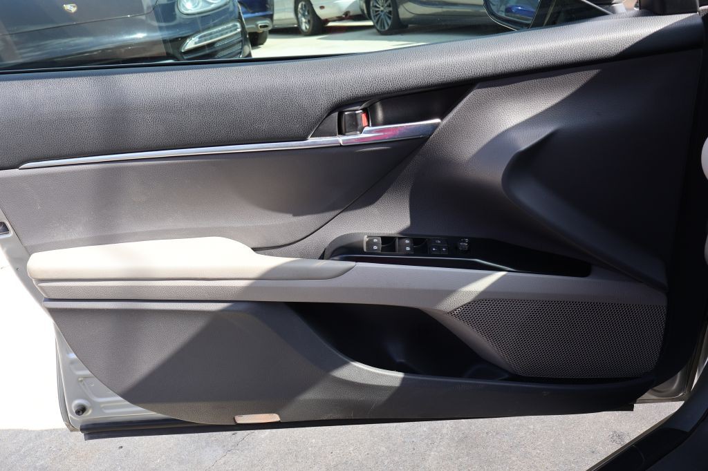 2018 Toyota Camry Image 25