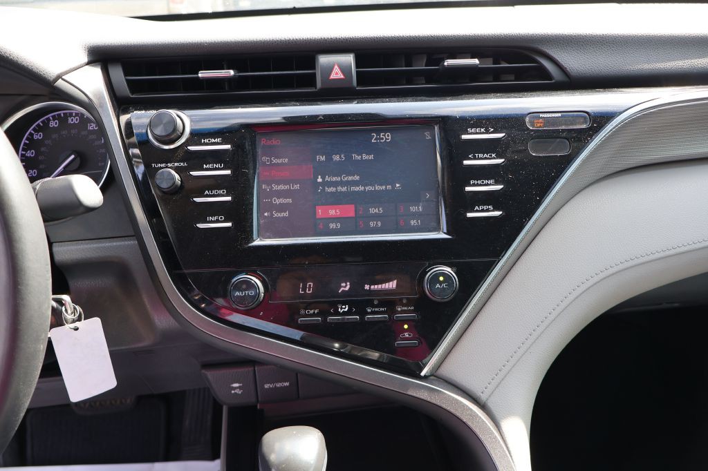 2018 Toyota Camry Image 26