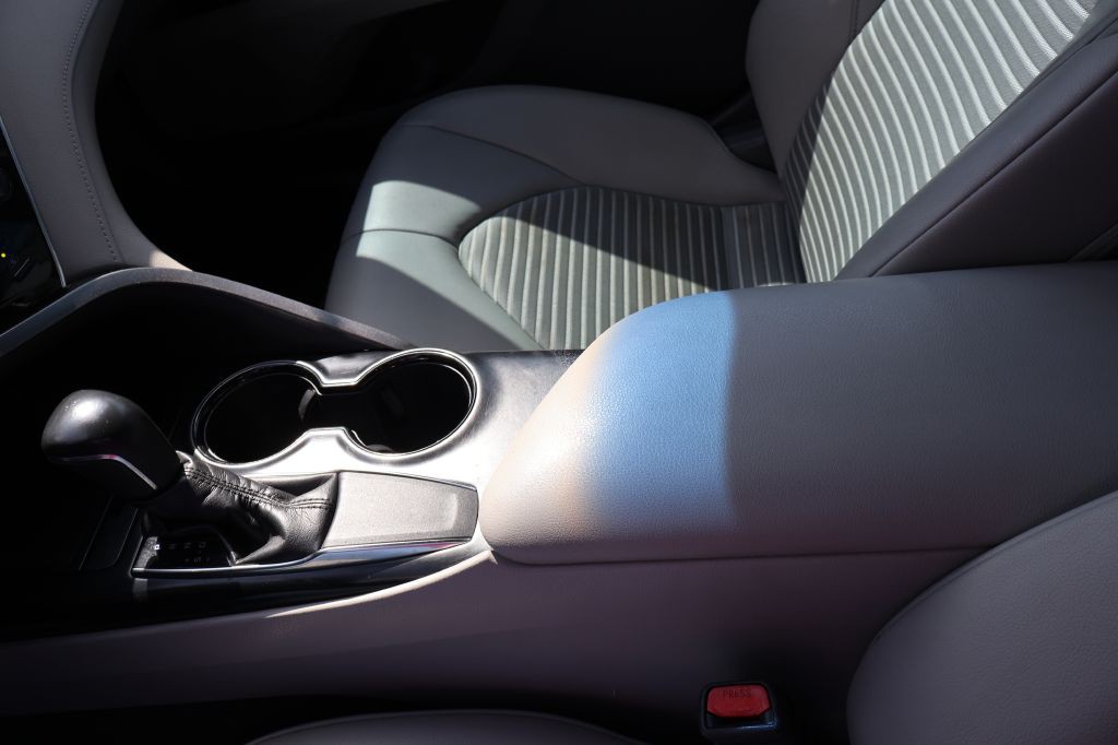 2018 Toyota Camry Image 30