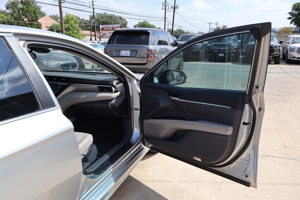2018 Toyota Camry Image 39