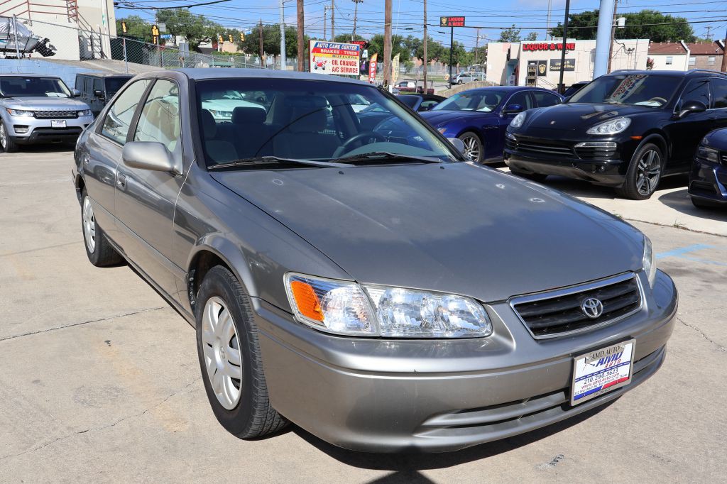 2001 Toyota Camry Image 1