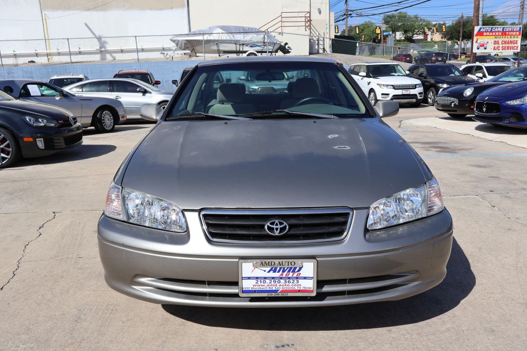 2001 Toyota Camry Image 2