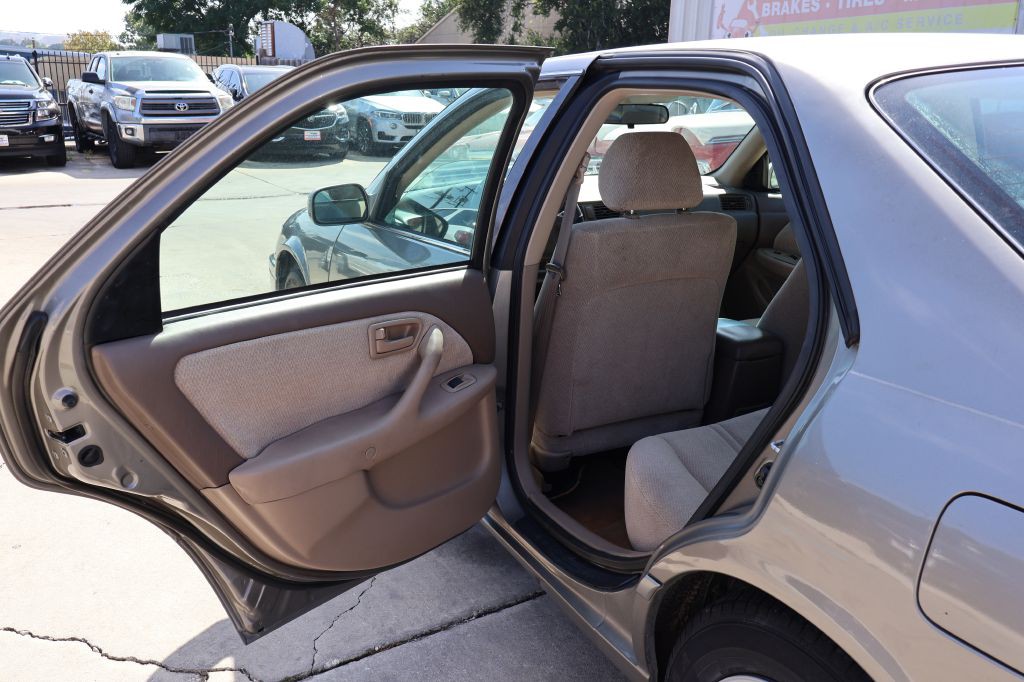2001 Toyota Camry Image 17