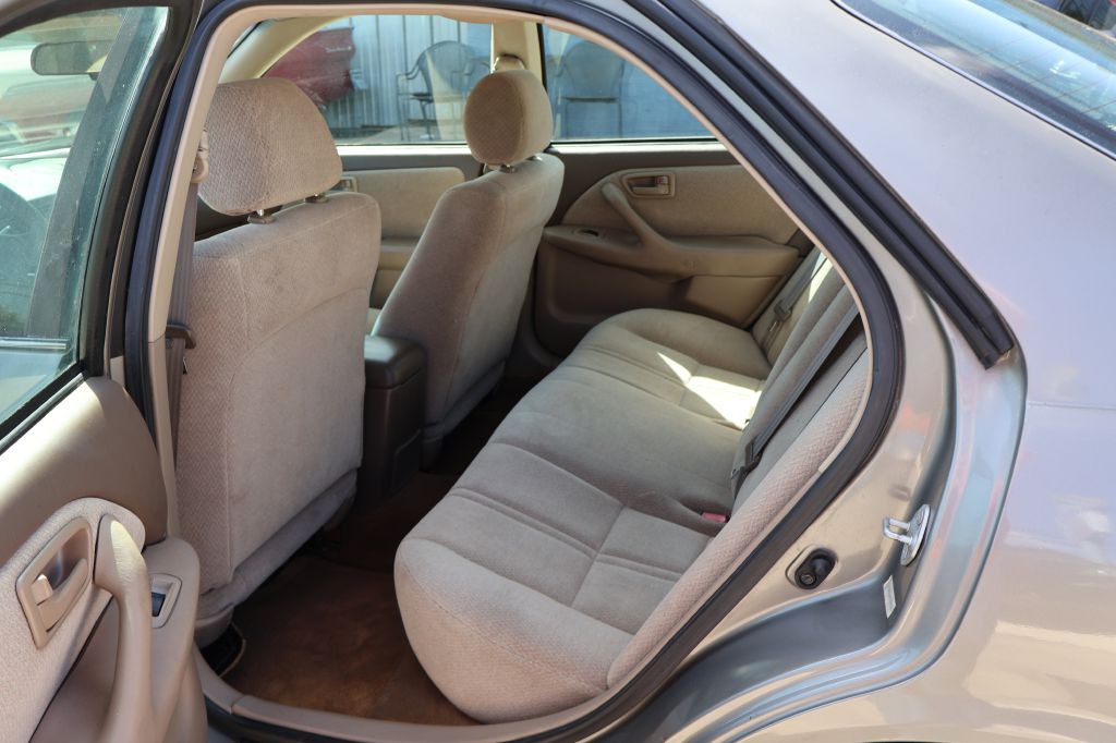 2001 Toyota Camry Image 18