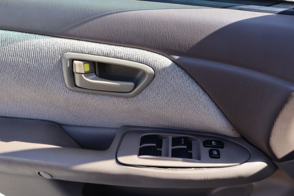 2001 Toyota Camry Image 22