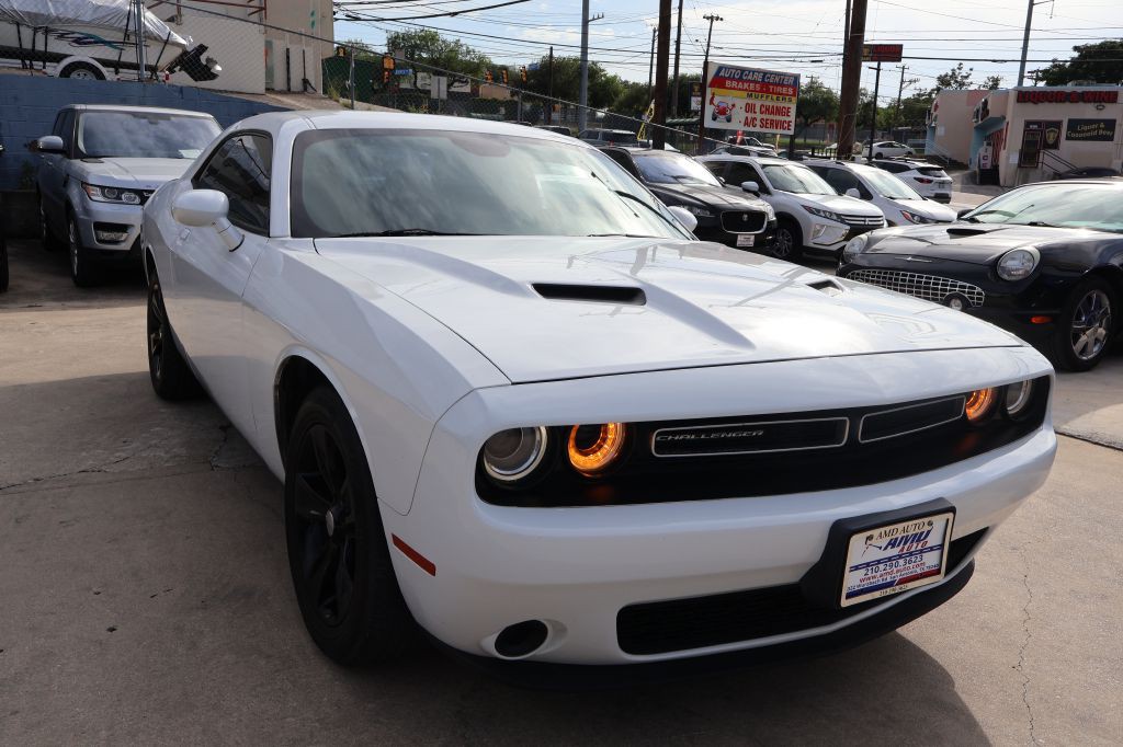 2016 Dodge Challenger Image 1